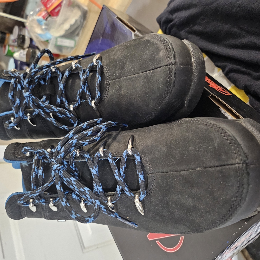 Timberland Durable Black Boots with Patterned Blue Laces